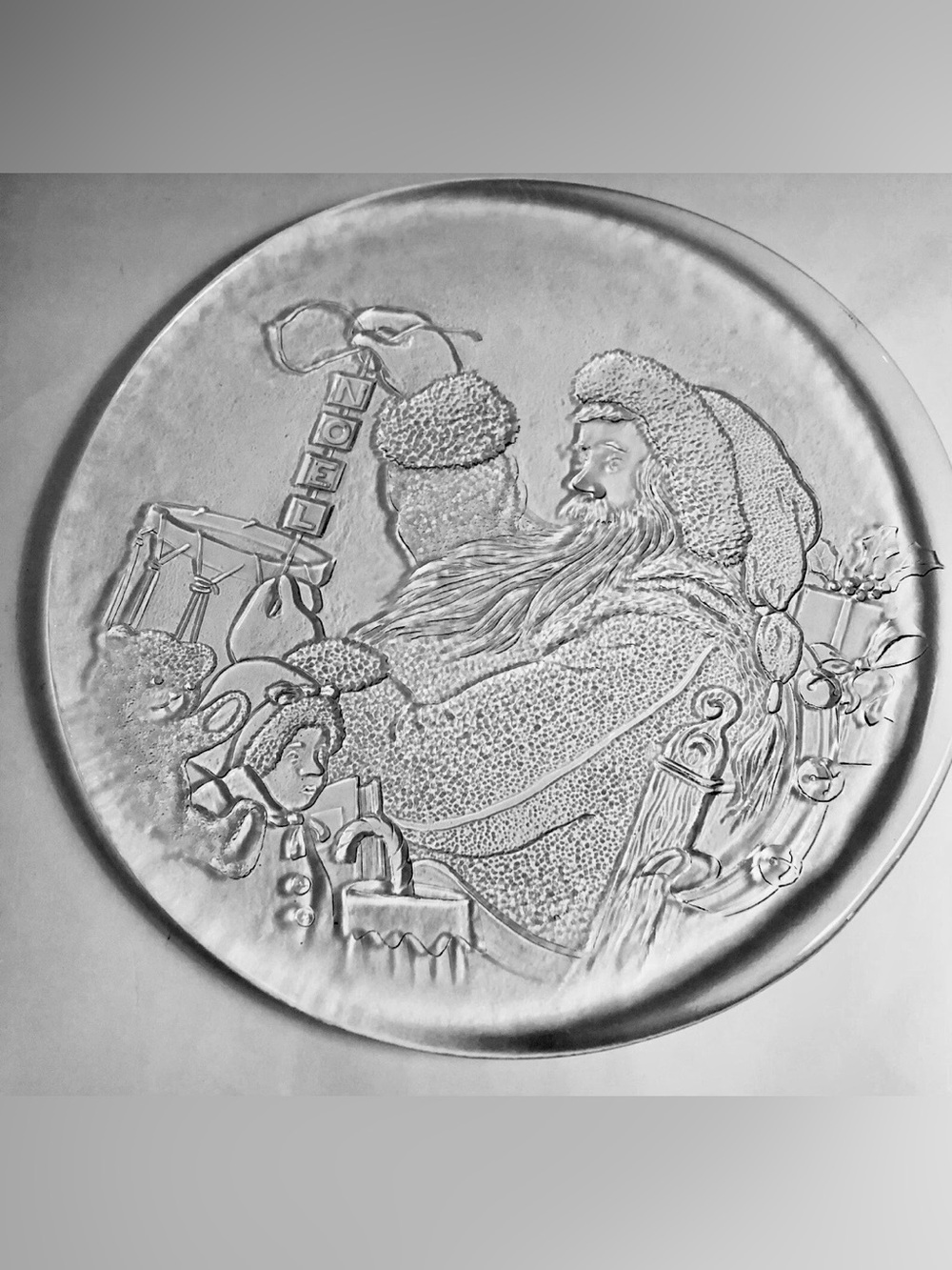Cookie Plate Santa Claus Noel Embossed Christmas Decorative 12.5" Clear Glass